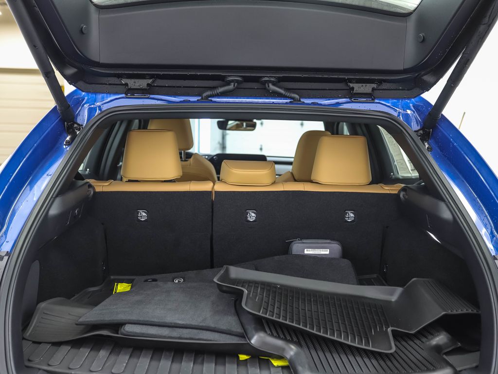 Thumbnail: 2025 Lexus UX - 22