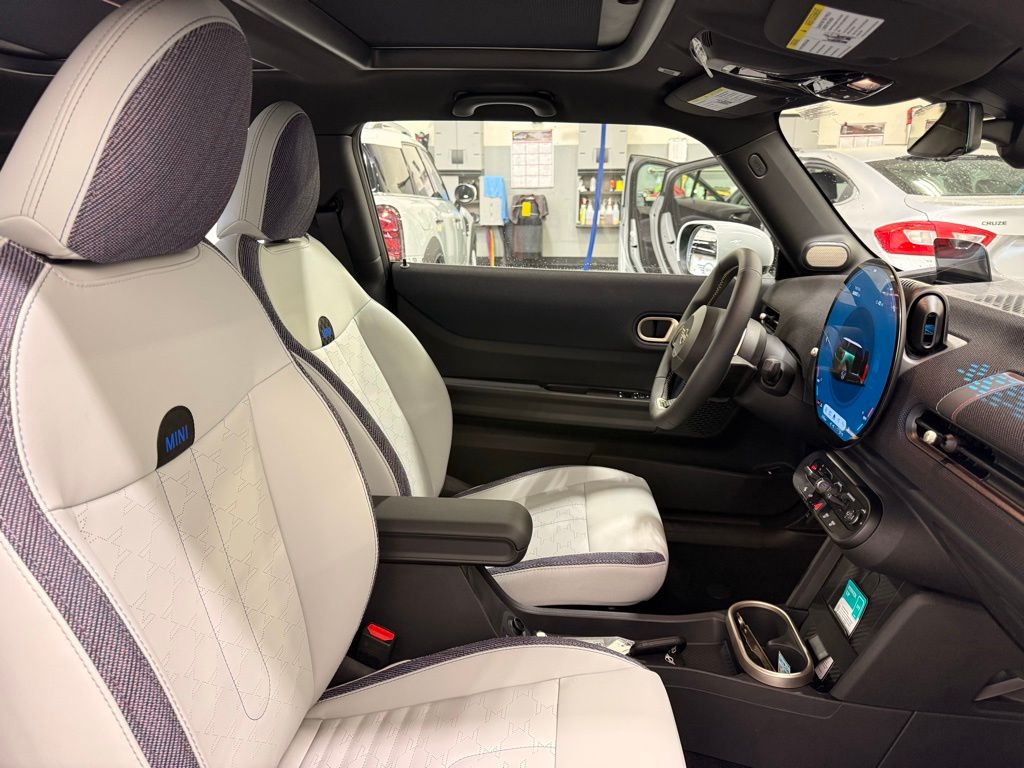 Thumbnail: 2026 MINI Cooper - 23