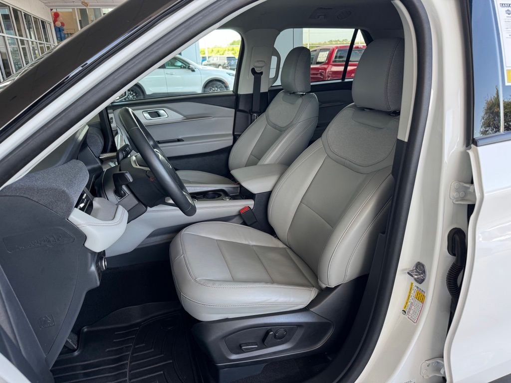 2025 Ford Explorer Active White Metallic - Jim Hudson Acura - Image 18