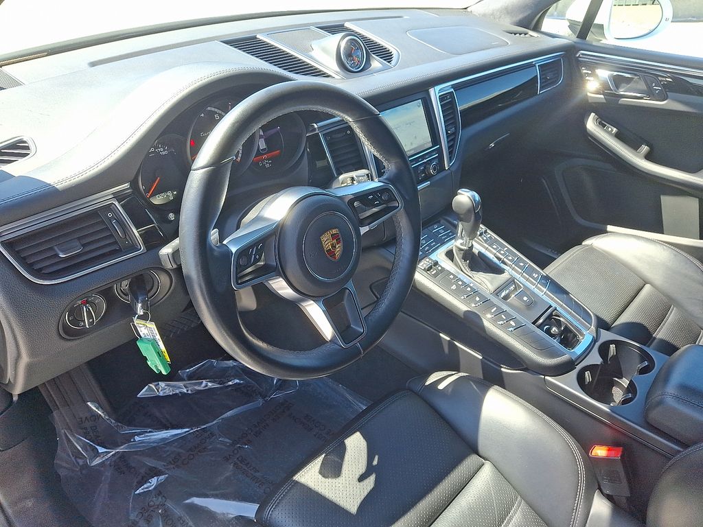 2015 Porsche Macan Turbo 4
