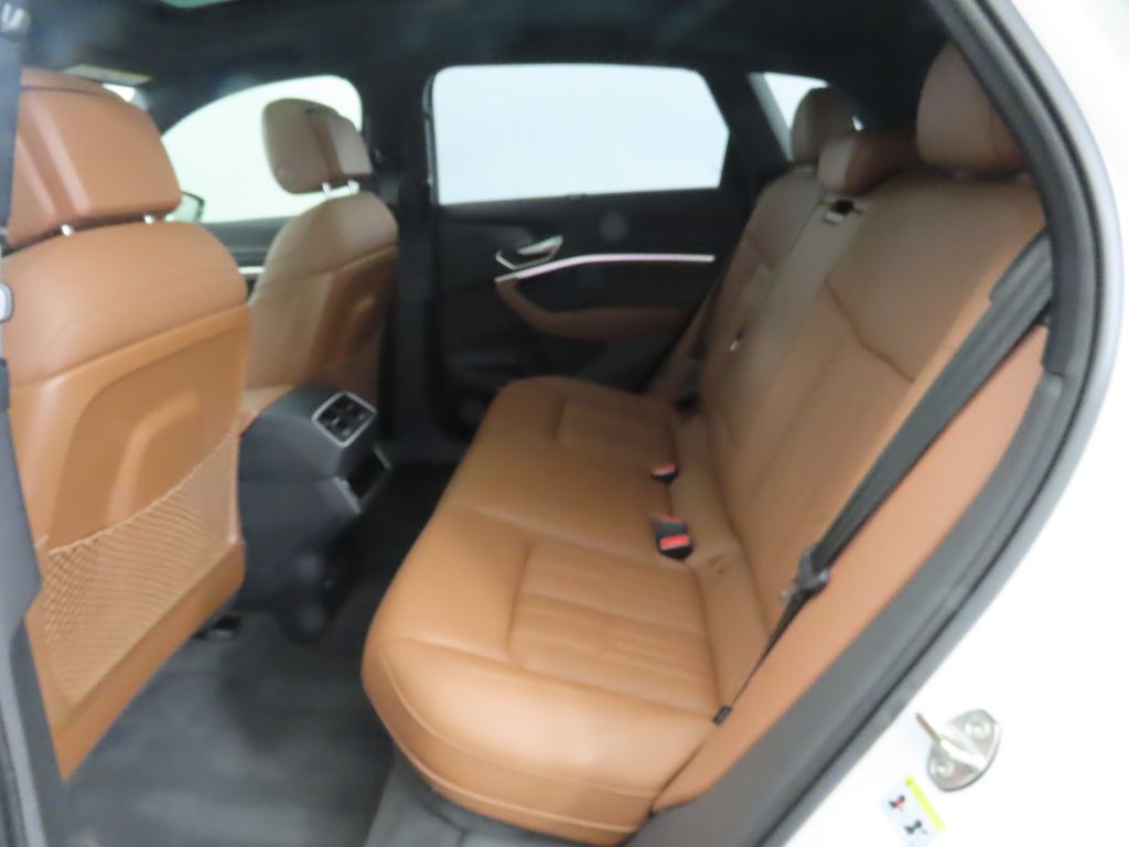 2023 Audi e-tron Premium 24