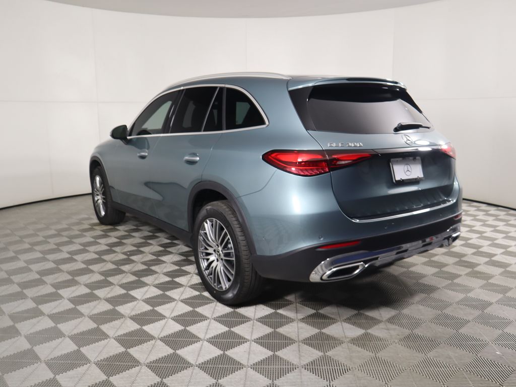 Used 2026 Silver Mercedes-Benz GLC 300 image 7