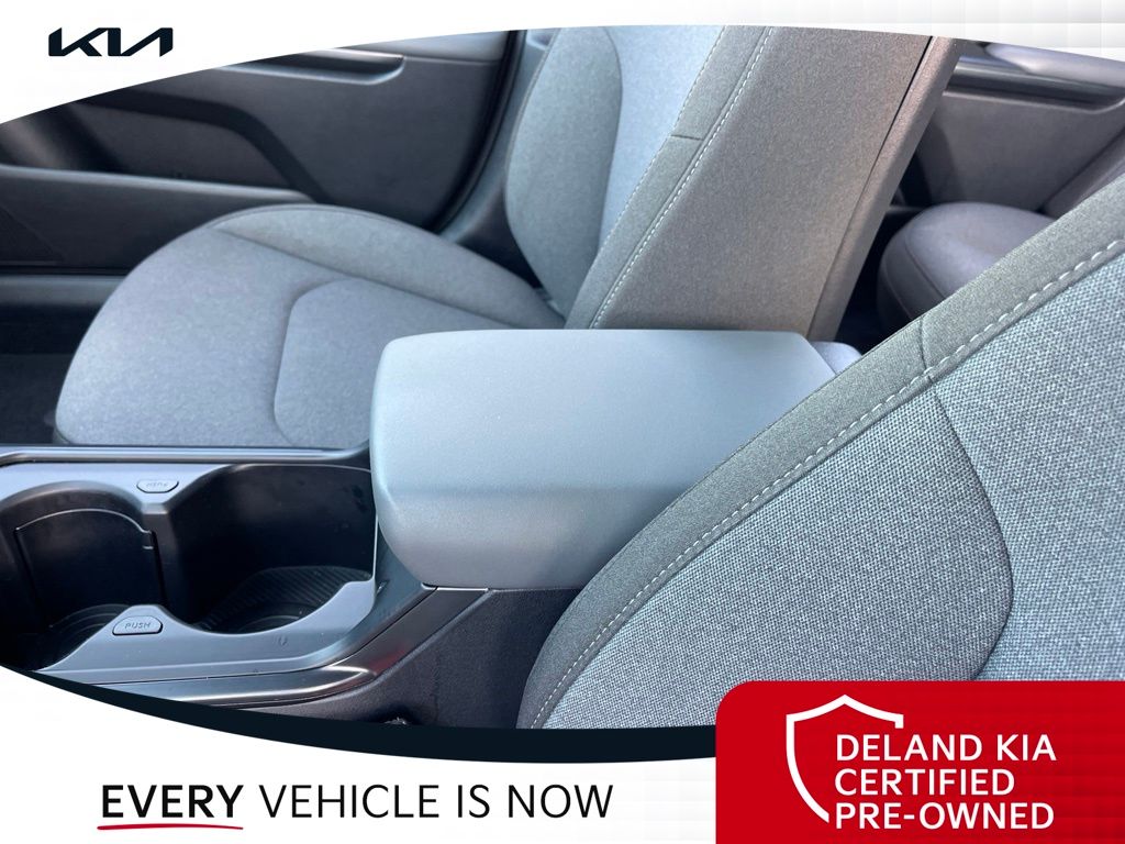 2025 Kia K4 LXS - Photo 28