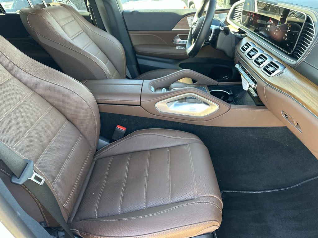 Thumbnail: 2026 Mercedes-Benz GLS - 11