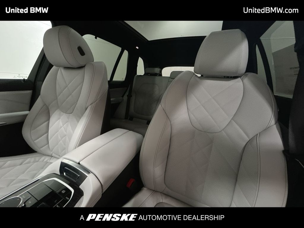 Thumbnail: 2026 BMW X5 - 13