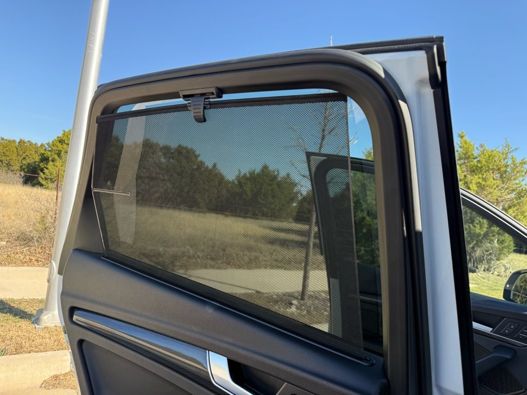 Thumbnail: 2019 Audi SQ5 - 25