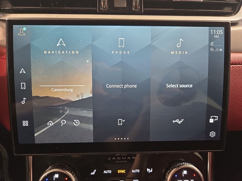 Certified Used 2022  Jaguar R-Dynamic SE image 15