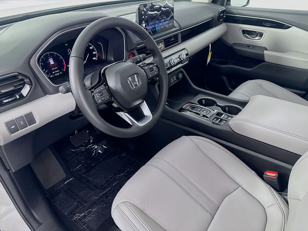 Used Car 2025 Honda Pilot  Touring For Sale Under $60,000 In Austin, Texas