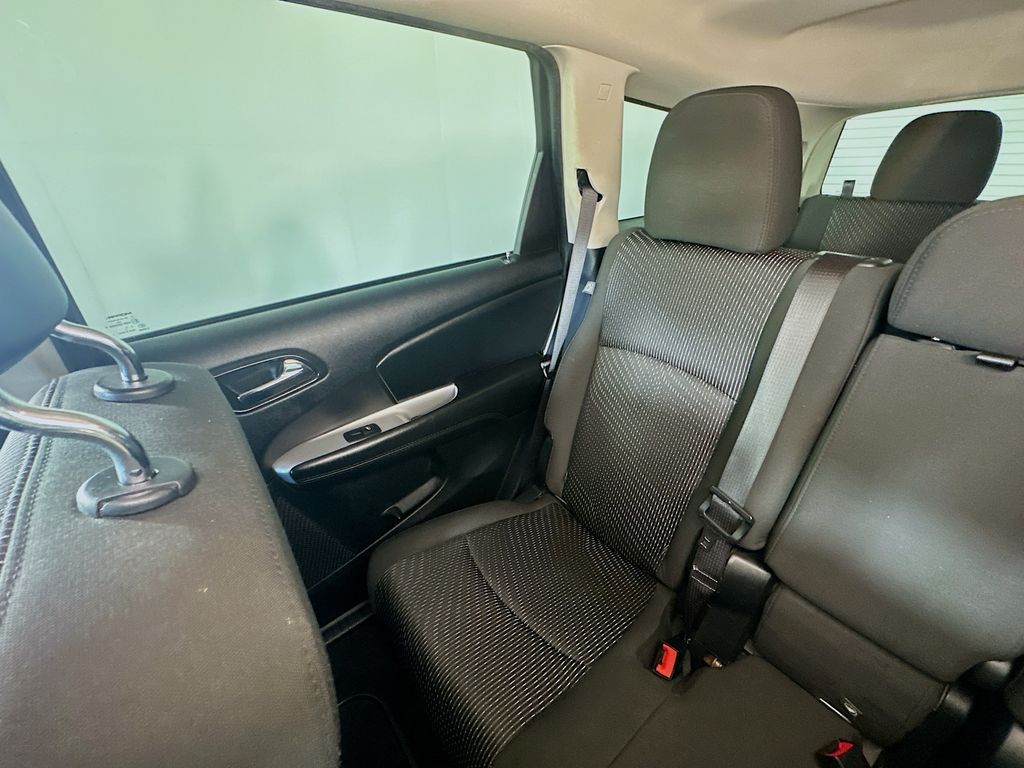 Used 2018 Gray Dodge SE image 12