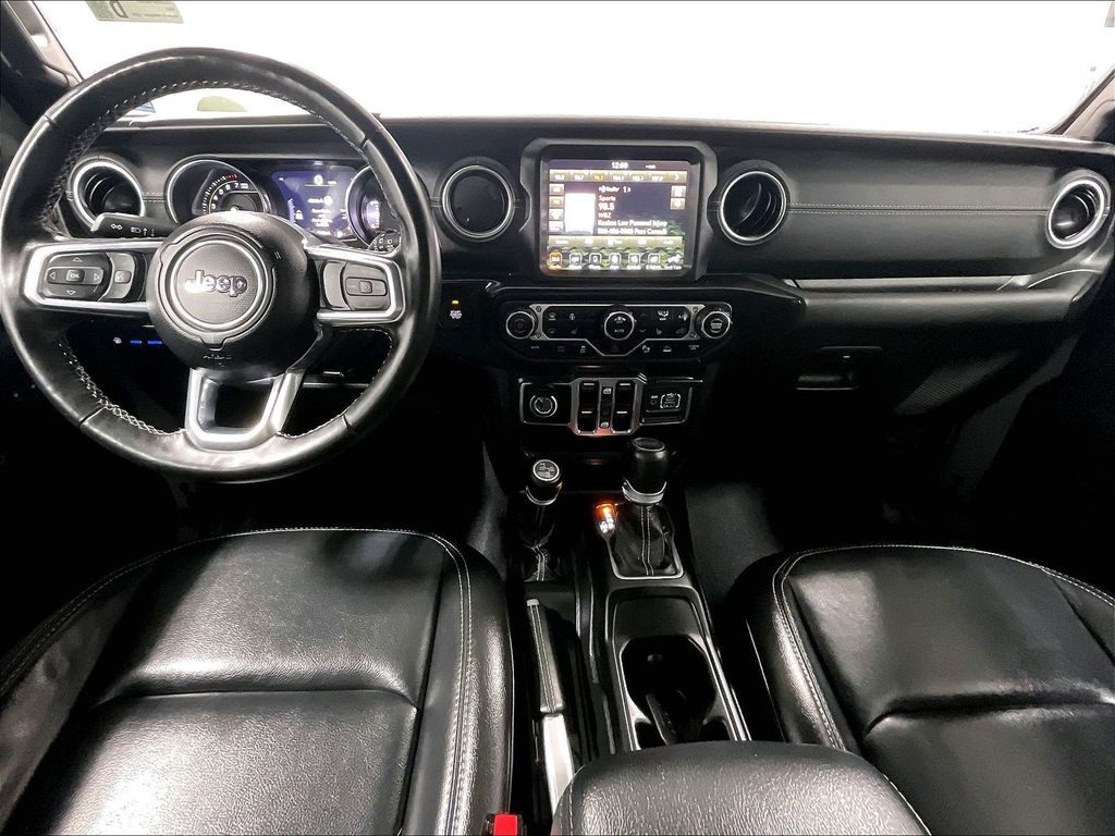 2023 Jeep Wrangler — photo 21