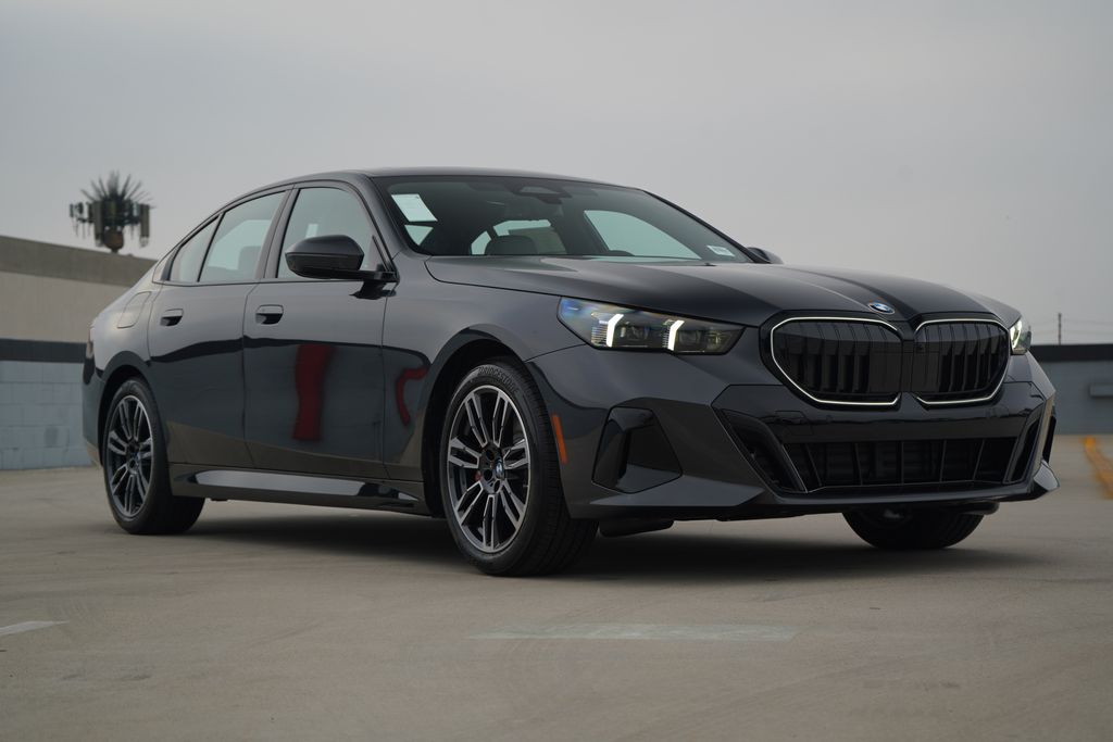 Thumbnail: 2026 BMW 5 Series - 3