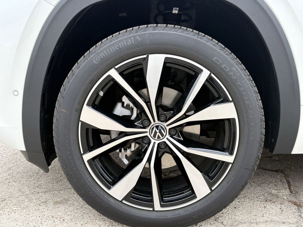 New 2026 White Volkswagen 2.0T SEL Premium R-Line image 9