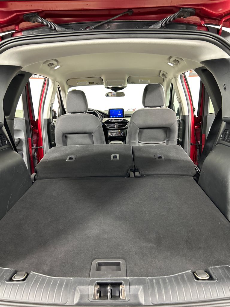 Used 2021 Red Ford SE image 20