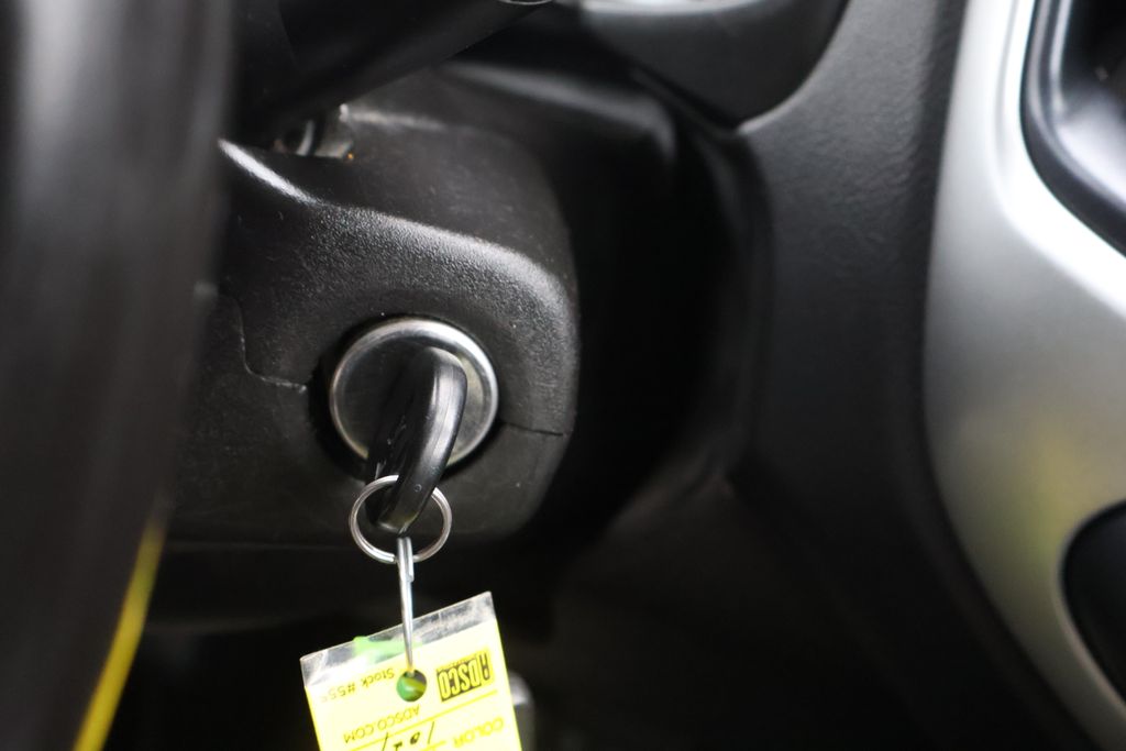 Thumbnail: 2022 Chevrolet Colorado - 32