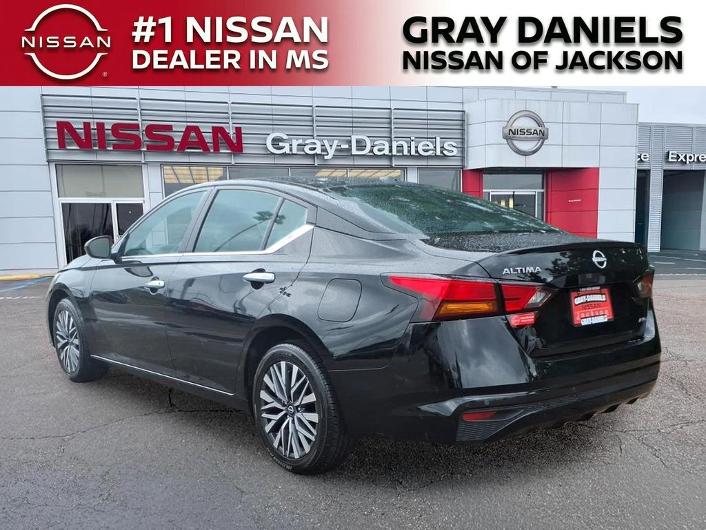 Used 2025 Nissan Altima Sedan