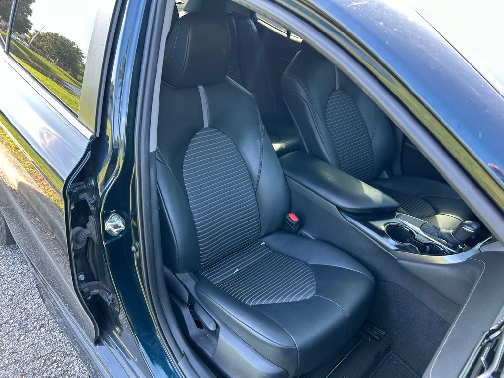 2020 Toyota Camry SE 15