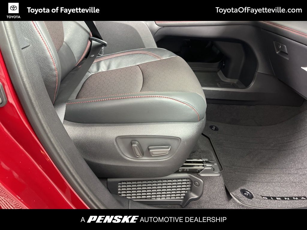 Thumbnail: 2025 Toyota Sienna - 10
