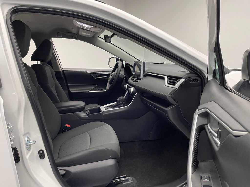2023 Toyota RAV4 XLE 17