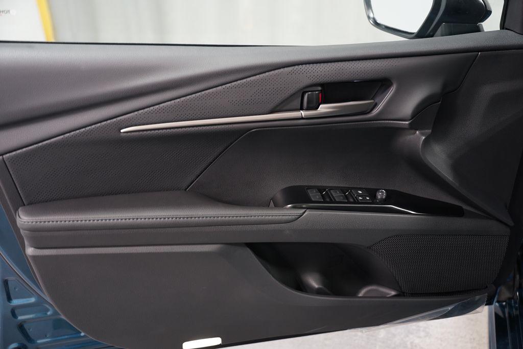 Thumbnail: 2025 Toyota Camry - 31
