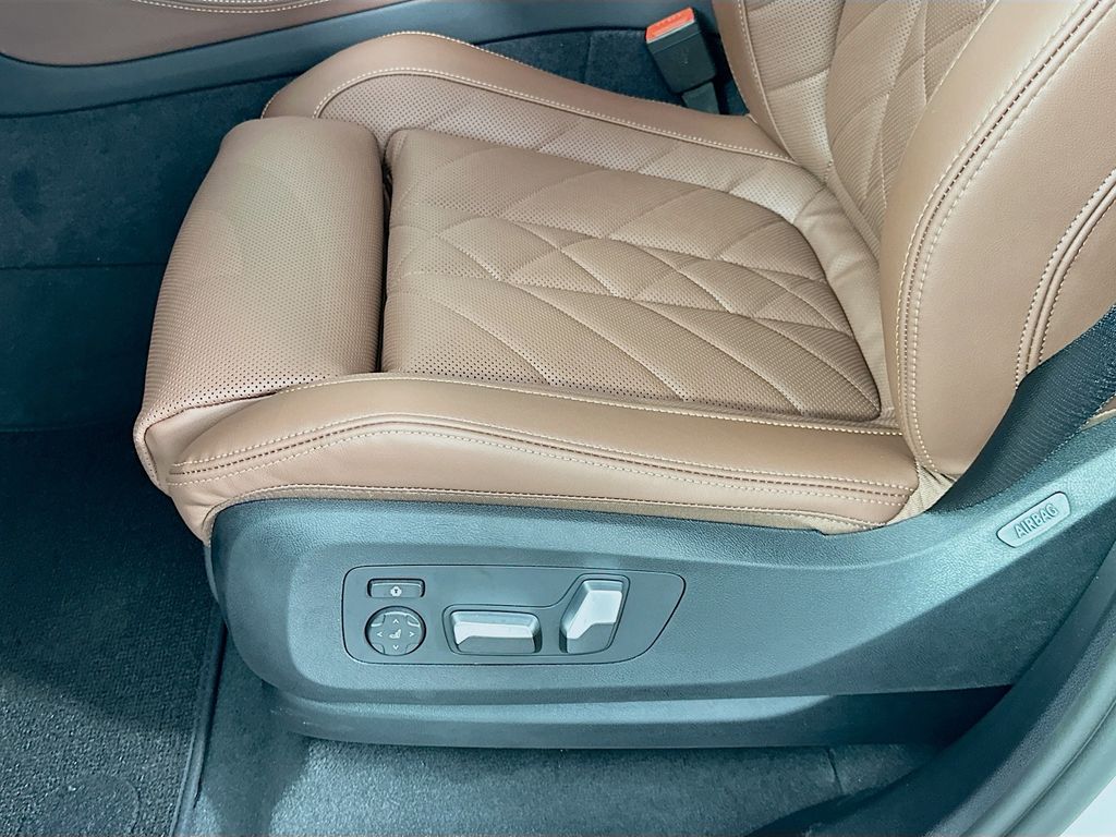 Thumbnail: 2026 BMW X5 - 21