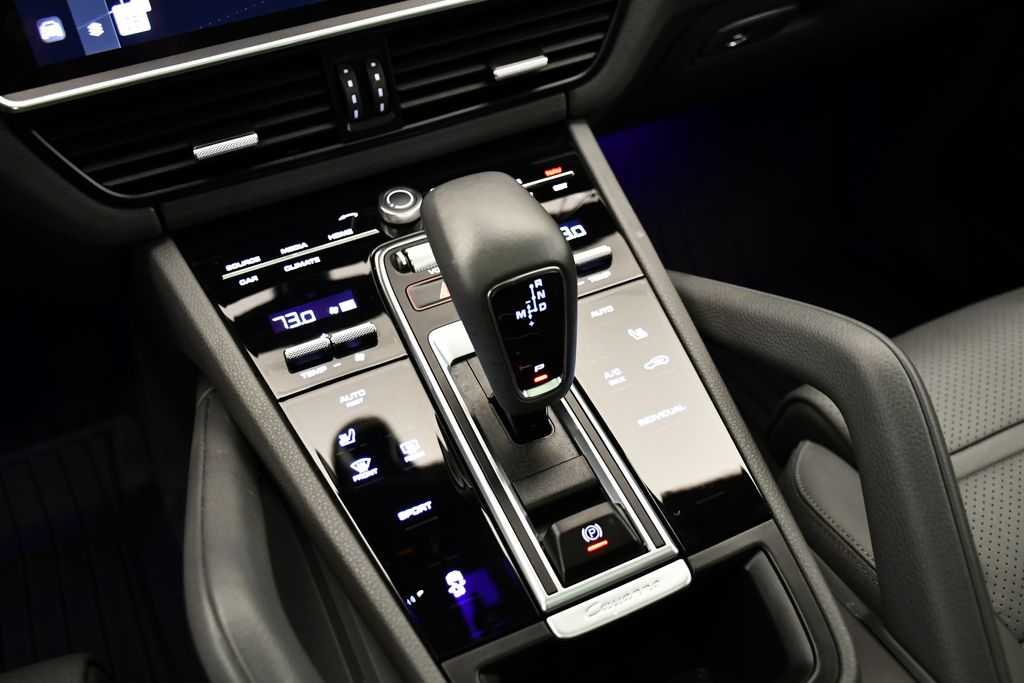 Thumbnail: 2023 Porsche Cayenne - 32