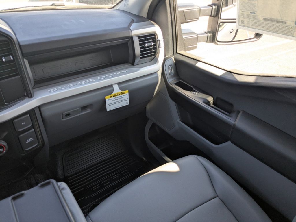 2025 Ford F-350 Chassis XL