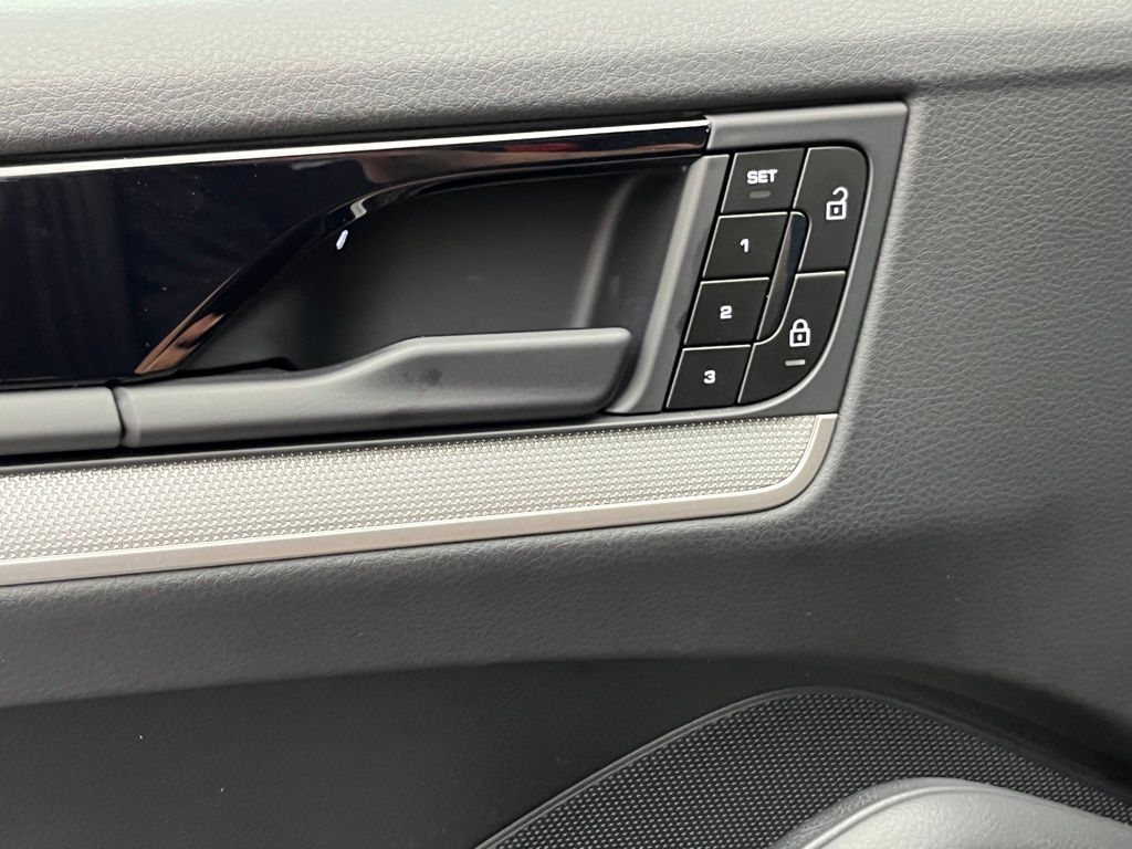 Thumbnail: 2024 Porsche Cayenne - 25