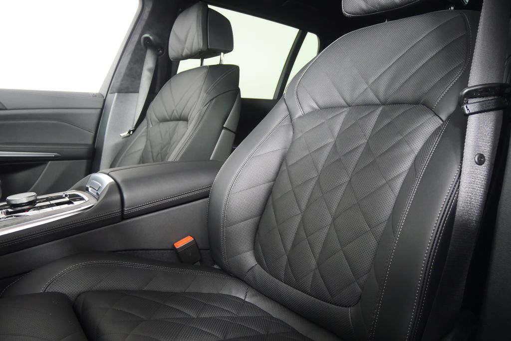 Thumbnail: 2026 BMW X7 - 10