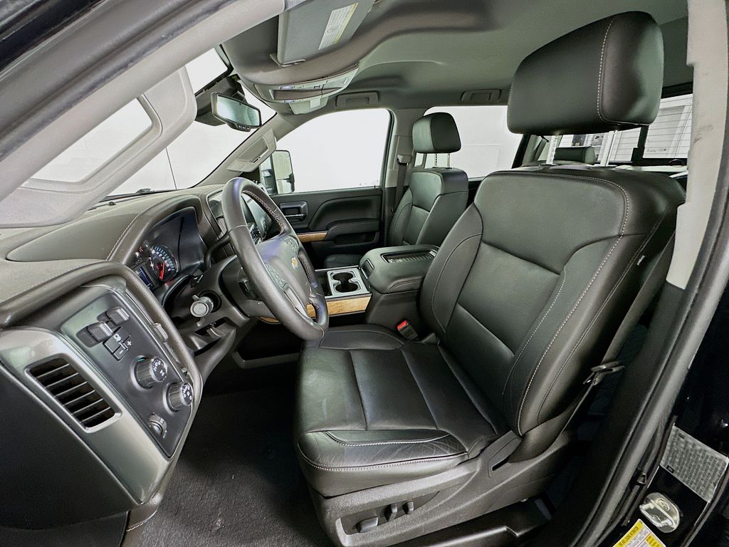 Thumbnail: 2019 Chevrolet Silverado 3500 - 21