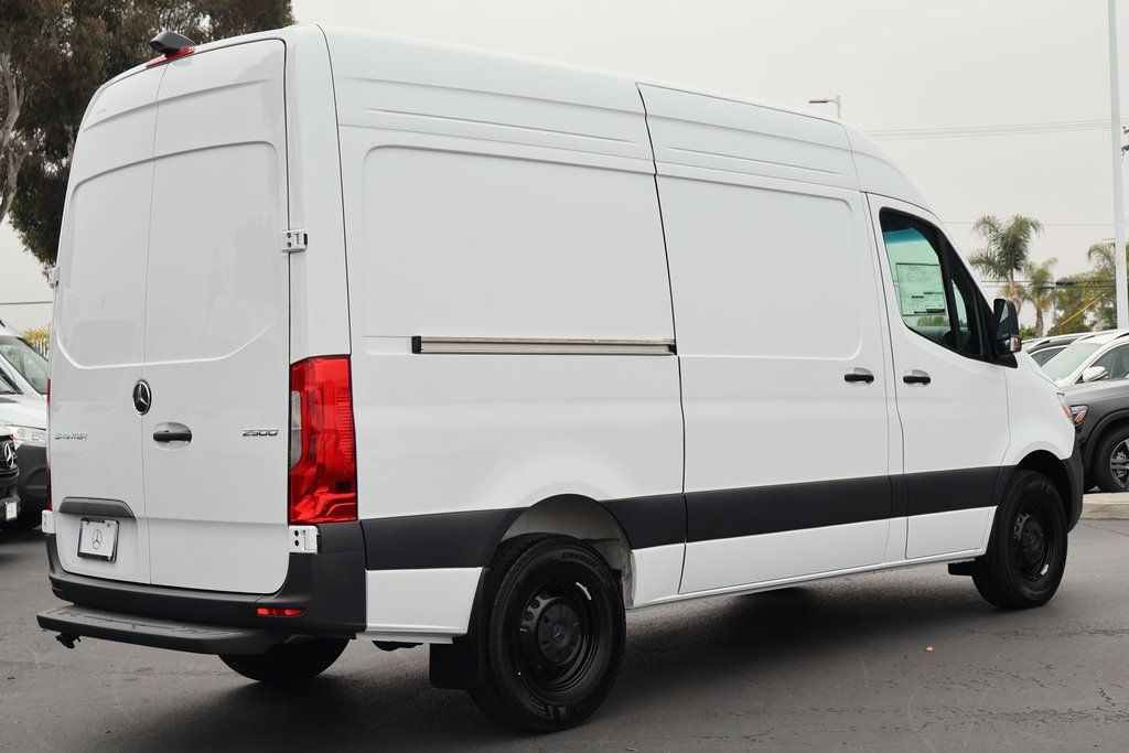 Thumbnail: 2025 Mercedes-Benz Sprinter - 2