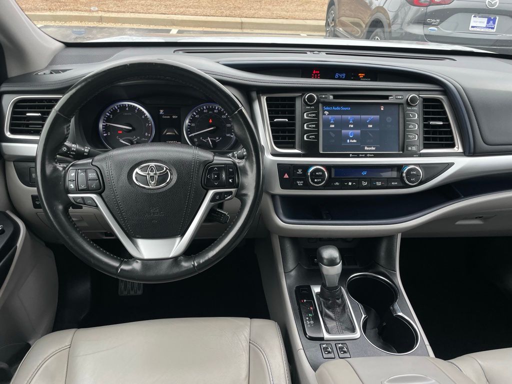 Thumbnail: 2017 Toyota Highlander - 11