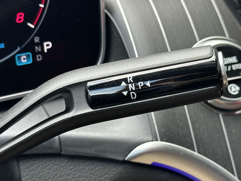 2025 Mercedes-Benz GLC 300 13