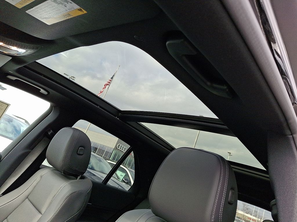 Thumbnail: 2026 Mercedes-Benz GLE - 10