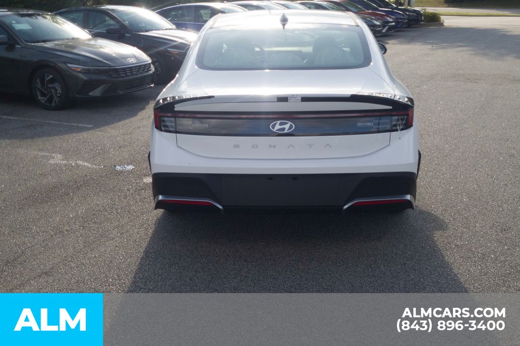 Used 2025 White Hyundai SE image 6