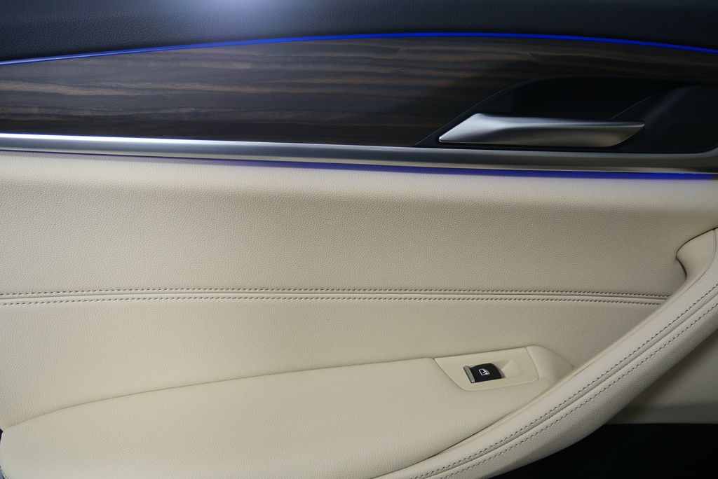 2022 BMW 5 Series 530i 14