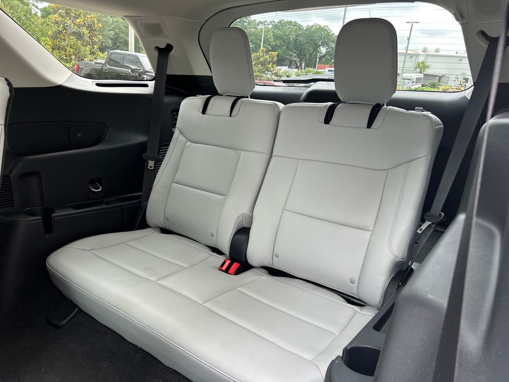 2025 White Metallic Ford Explorer Platinum 4X4 SUV
