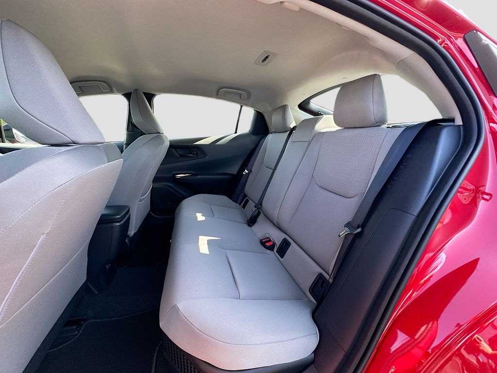 2025 Toyota Prius LE 16