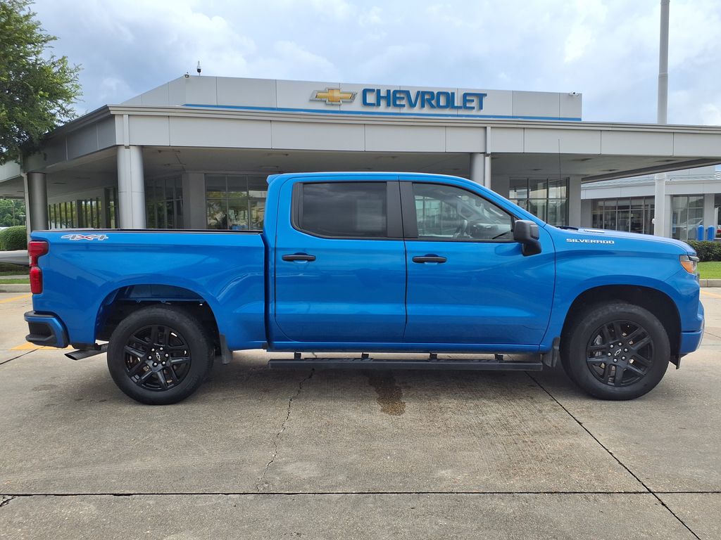 Used 2025 Blue Chevrolet Custom image 4