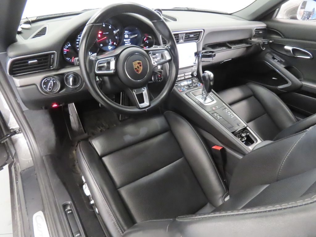 Thumbnail: 2017 Porsche 911 - 4