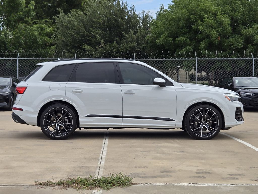 new 2025 Audi Q7 car, priced at $78,895