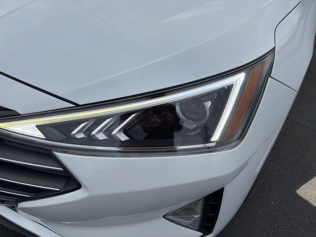 Thumbnail: 2019 Hyundai Elantra - 9