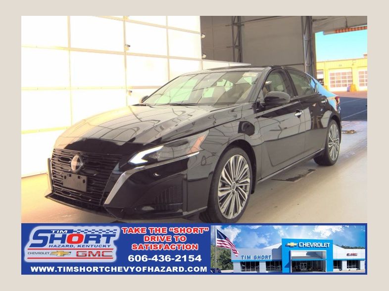 Super Black Clearcoat 2025 Nissan Altima 2.5 SL AWD Sedan All-Wheel Drive Continuously Variable Transmission