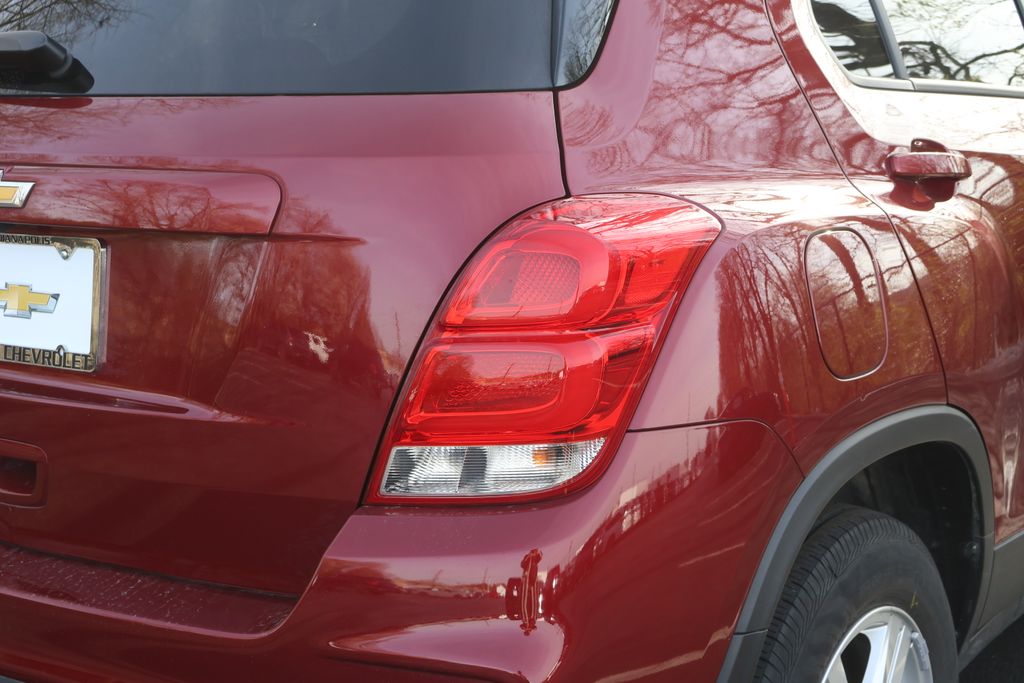 Thumbnail: 2022 Chevrolet Trax - 8