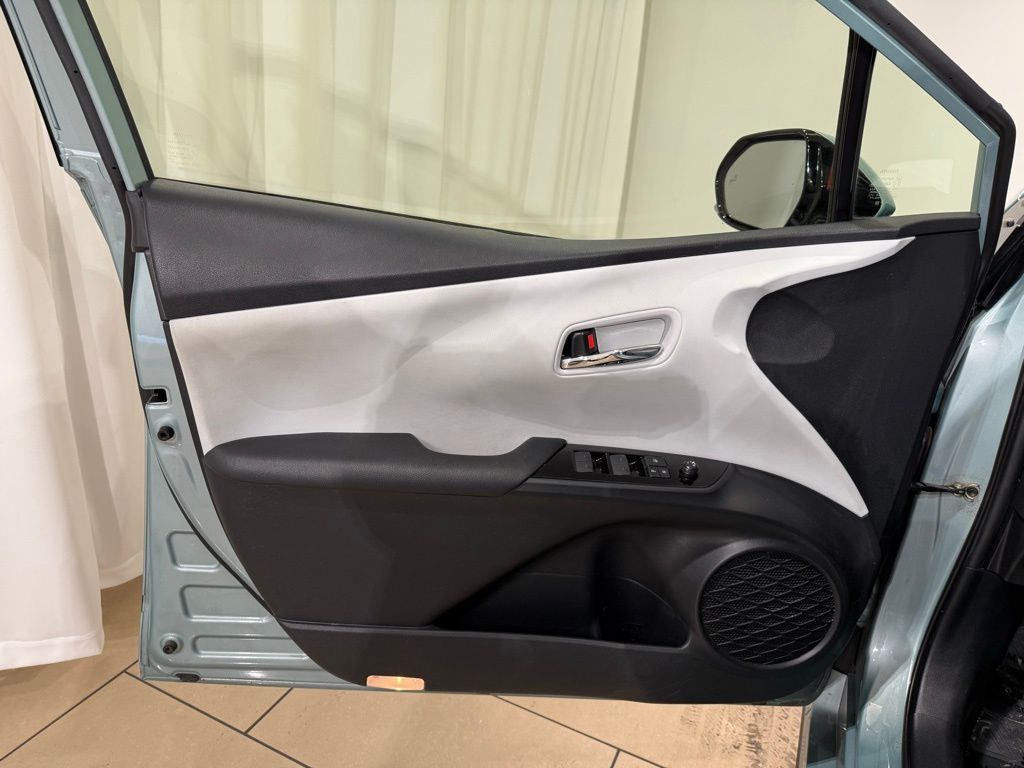 Thumbnail: 2019 Toyota Prius - 15