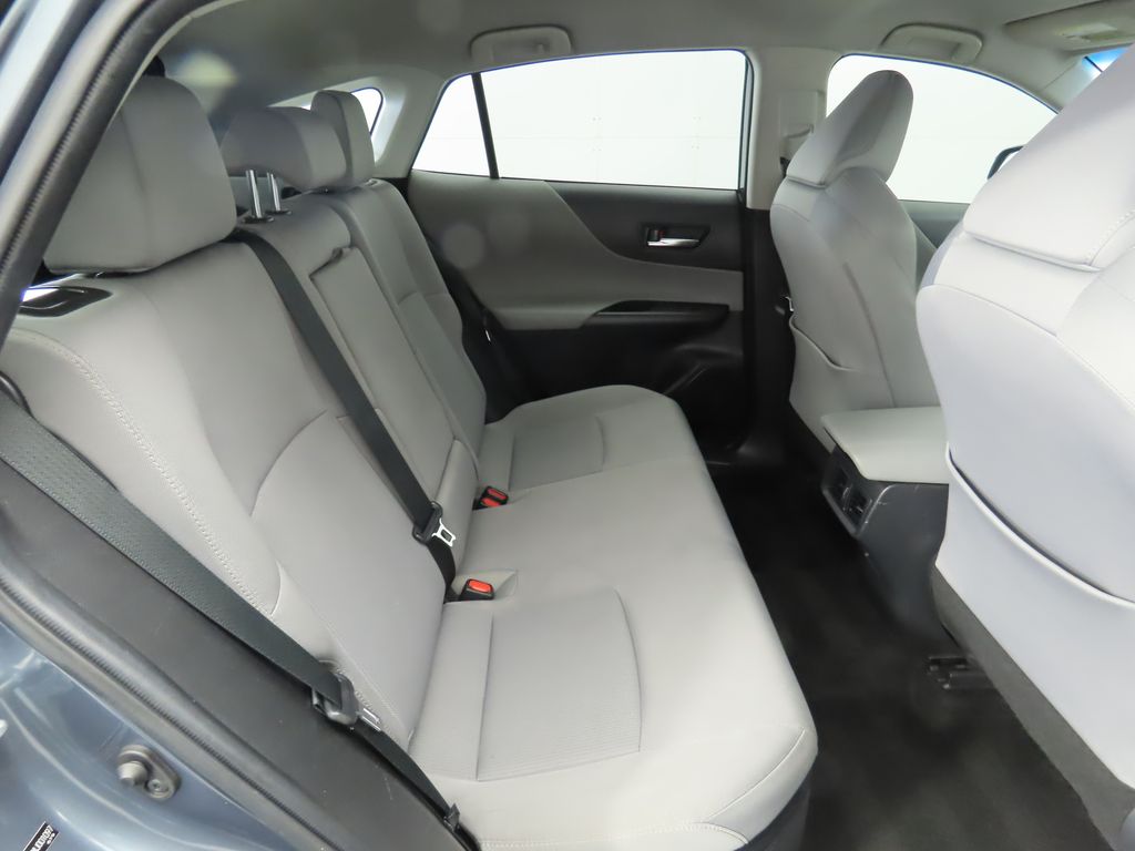 2021 Toyota Venza LE 22