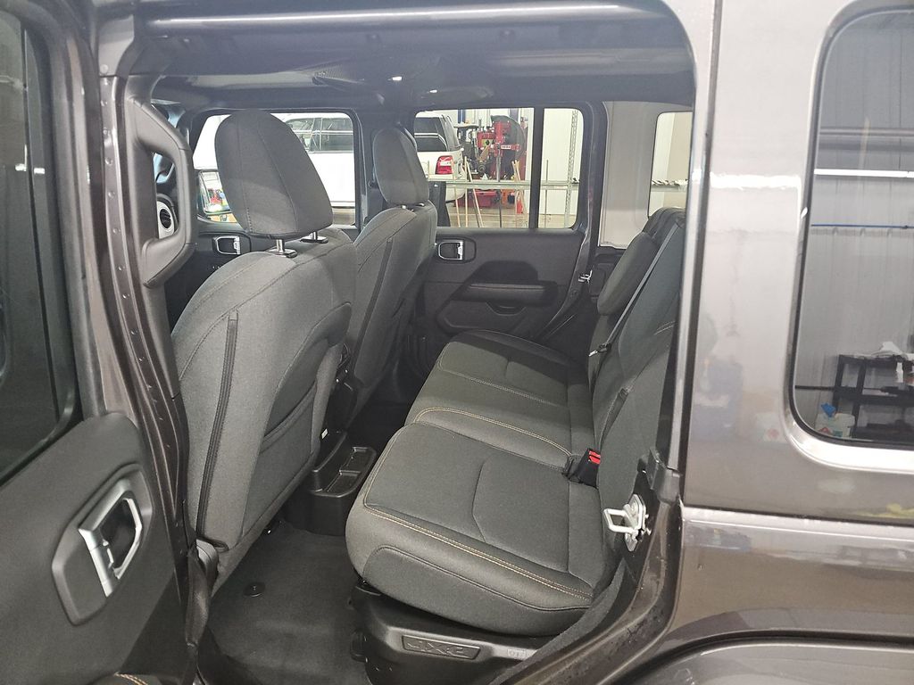 2025 Granite Crystal Metallic Clearcoat Jeep Wrangler Sahara 4xe 4X4 SUV