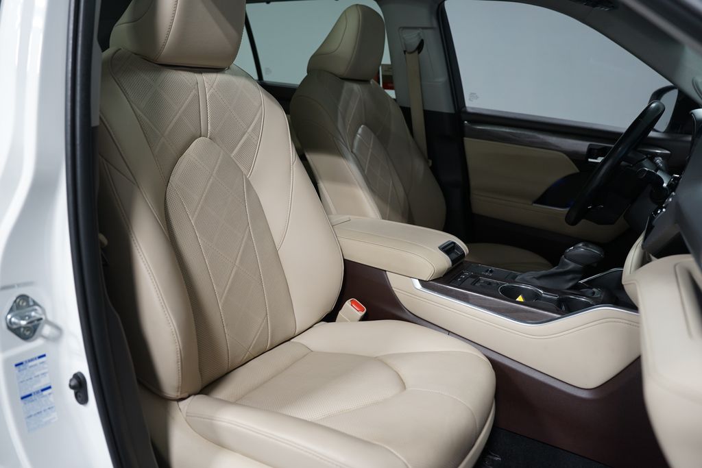 Thumbnail: 2020 Toyota Highlander - 30