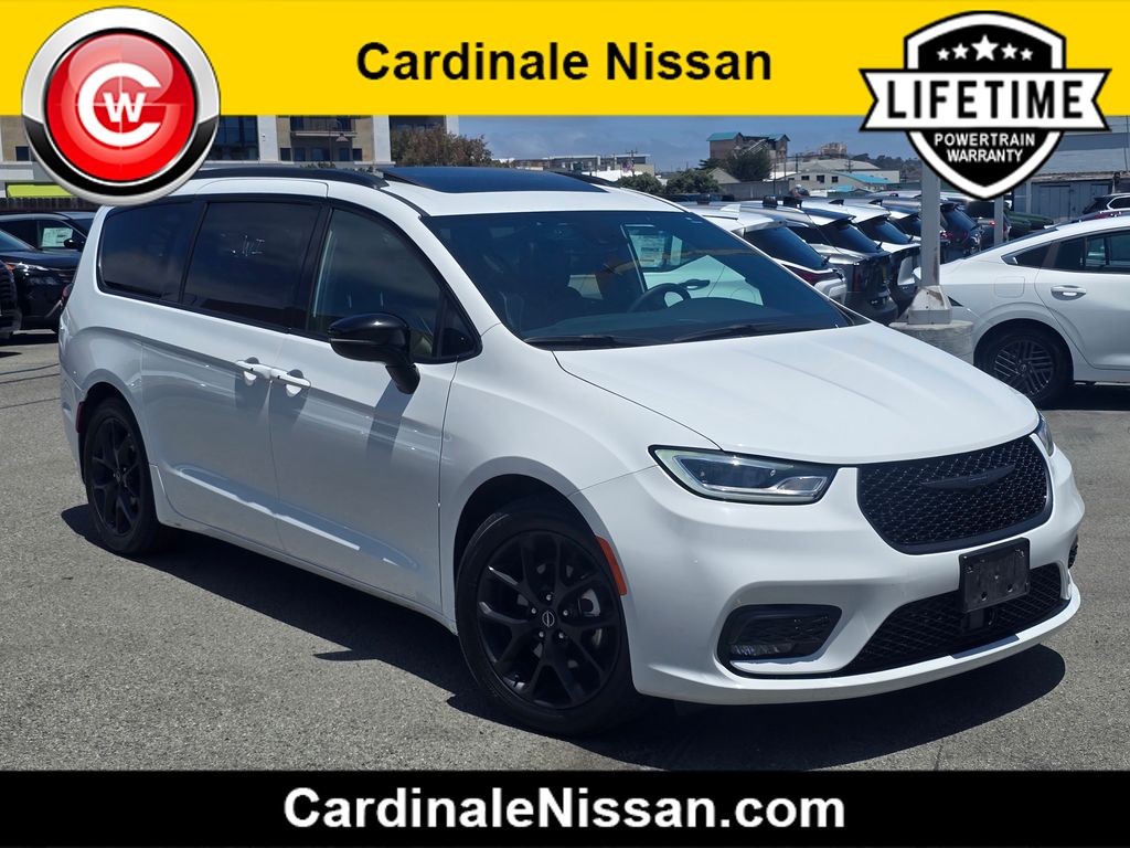 Bright White Clearcoat 2025 Chrysler Pacifica Minivan Front-Wheel Drive 9-Speed Automatic