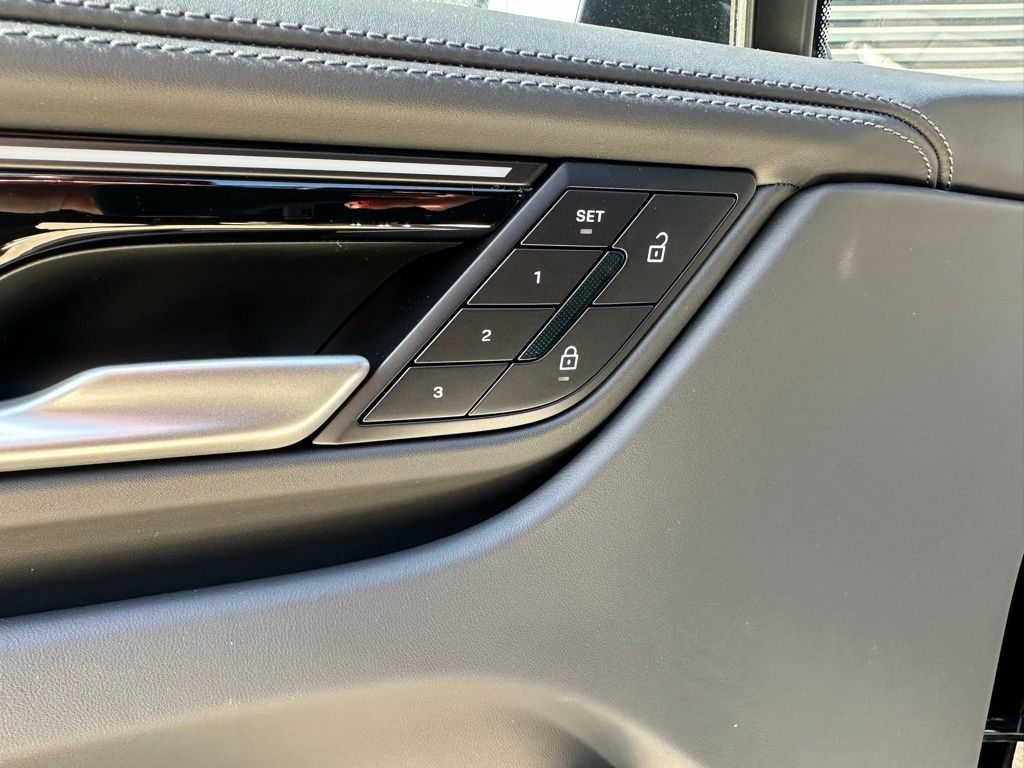 Thumbnail: 2026 Porsche Macan - 20