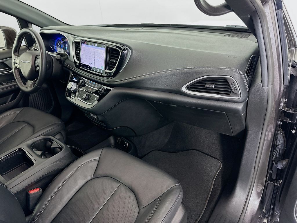 2021 Chrysler Pacifica Touring L 29